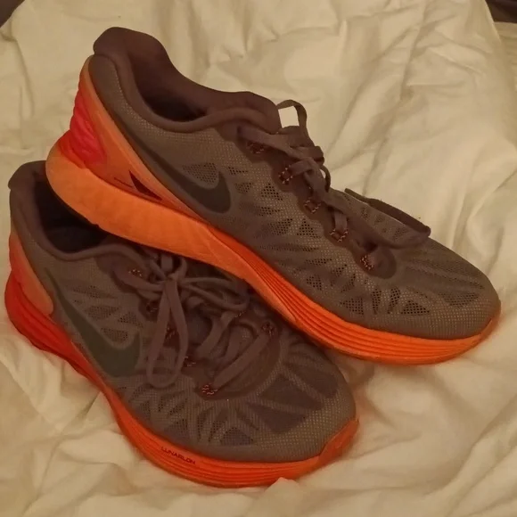 Ladies size 8 Nike Free Run - Picture 4 of 6